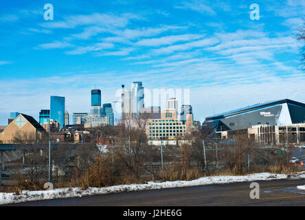 Skyline von Minnesota, Minneapolis, mit US-Bank (Wikinger) Stadion von Zeder-Riverside Stockfoto
