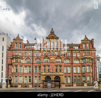 Der Lister Privatklinik, Chelsea Bridge Road, London, UK. früher das Lister Institute of Preventive Medicine-Gebäude. Stockfoto