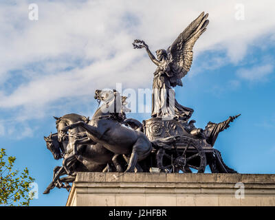 Wellington Arch (Decimus Burton), Hyde Park Corner, London, UK. Quadriga von Adrian Jones Stockfoto