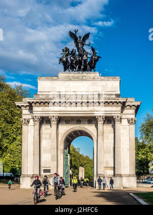 Wellington Arch (Decimus Burton), Hyde Park Corner, London, UK. Quadriga von Adrian Jones Stockfoto