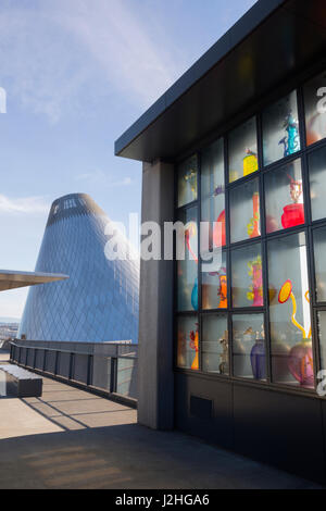 WA, Tacoma, Chihuly Bridge of Glass, venezianischen Mauer und Glasmuseum (nur zur redaktionellen Verwendung) Stockfoto