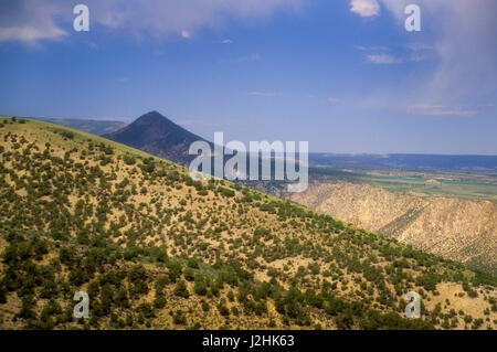 Landschaft, malerische Aussicht mit Blick auf die Heimat der Ute-Indianer auf die Uintah und Ouray Reservierung, Utah. Stockfoto