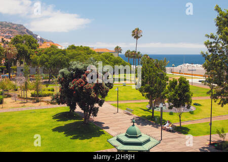 Platz in der Stadt am Meer. Funchal, Madeira, Portugal Stockfoto