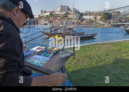 Maler vor Rabelo Boote, Portweinboote auf dem Rio Douro, Douro Fluss, Porto, Portugal, Deutschland Stockfoto