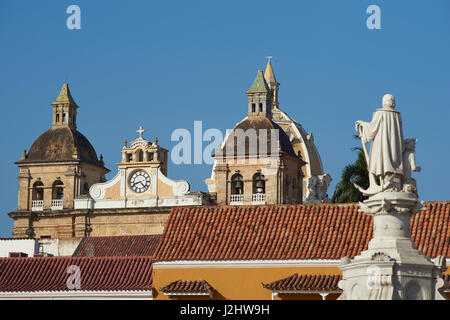 Weiße Marmorstatue von Christopher Columbus in der Plaza De La Aduana in die spanischen kolonialen Altstadt von Cartagena de Indias, Kolumbien Stockfoto