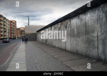 Berlin, Deutschland: Abschnitt der Berliner Mauer (Berliner Mauer) in der Bernauer Straße. Die Mauer geteilt Berlin von 1961 bis 1989 Stockfoto