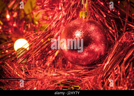 Weihnachten Dekoration Kugeln und Lametta Stockfoto