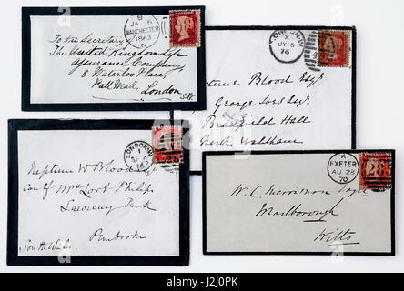 Handgeschriebene Trauer Umschläge mit Königin Victoria 1d rot Briefmarken. Stockfoto