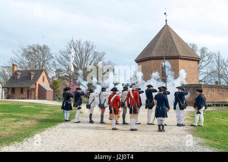 USA, Virginia, Williamsburg, Colonial Williamsburg, revolutionären Krieg militärische Charakterdarsteller (großformatige Größen erhältlich) Stockfoto