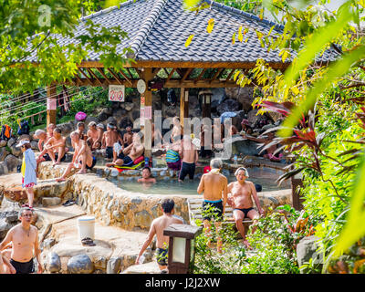 Beitou, Taiwan - 6. Oktober 2016: Öffentliche Schwimmbäder mit Wasser aus heißen Quellen Stockfoto