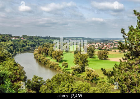 Blick über den Neckar und das Neckartal vom Schloss Bad Wimpfen aus gesehen, Baden Württemberg, Süddeutschland Stockfoto