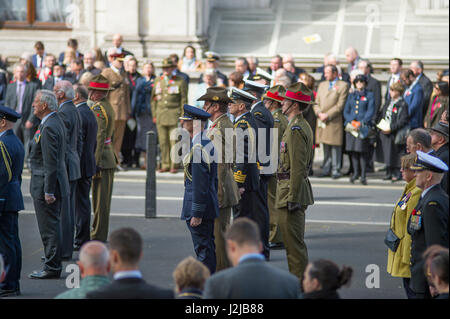 25. April 2017. ANZAC Day Zeremonie am Cenotaph in London an der hohen Kommissare & Heads of Defence Staff für Australien und Neuseeland. Stockfoto