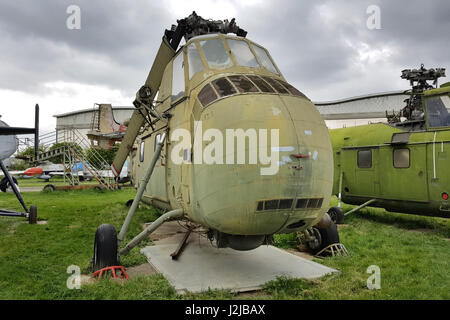 Sikorsky H-34 ausgestellt von der Vereinigung der Ailes Anciennes de Toulouse Blagnac, Frankreich. Stockfoto