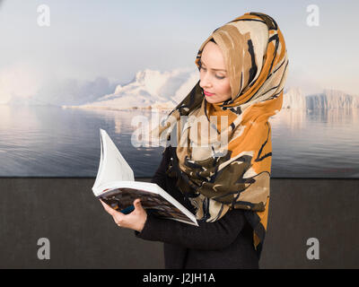 schöne junge muslimische Frau Stockfoto