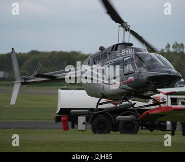 Bell 206B Jet Ranger III Helikopter startet am North Weald Airfield Stockfoto