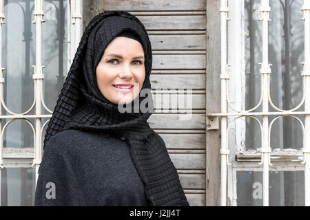 schöne junge muslimische Frau Stockfoto