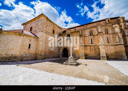 Kloster von San Pablo. Peñafiel, Valladolid, Castilla y León, Spanien, Europa Stockfoto