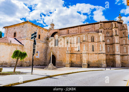 Kloster von San Pablo. Peñafiel, Valladolid, Castilla y León, Spanien, Europa Stockfoto