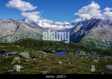 Ein Blick auf den wunderschönen Tiroler Alpen im Sommer Stockfoto