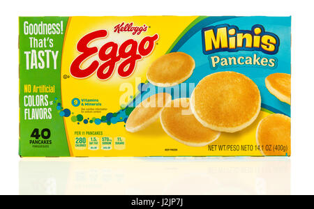 Winneconne, Wisconsin - 22. April 2017: Box Eggo Mini Pfannkuchen auf einem isolierten Hintergrund. Stockfoto