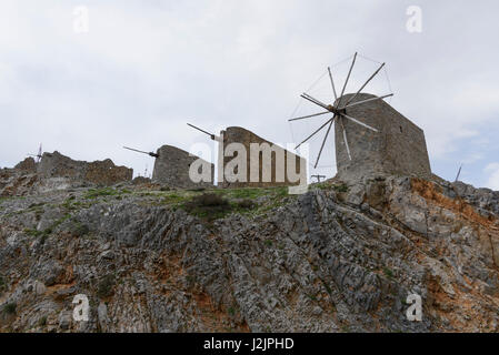 Windmühlen von der Lasithi Hochebene, Hersonissos, Kreta, Griechenland. Stockfoto