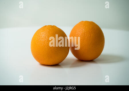 Die Bio Orange isoliert auf weißem Hintergrund Stockfoto