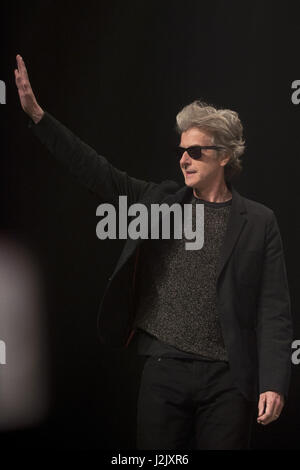 Calgary, ALBERTA, Kanada. 6. Juli 2015. Schauspieler Peter Capaldi teilt seine Erfahrungen auf "Dr. Who" während einer Podiumsdiskussion Scheinwerfer am Stampede Corral während der Calgary-Expo / Comic und Entertainment Expo Credit: Baden Roth/ZUMA Draht/Alamy Live News Stockfoto