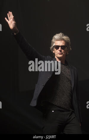 Calgary, ALBERTA, Kanada. 28. April 2017. Schauspieler Peter Capaldi teilt seine Erfahrungen auf "Dr. Who" während einer Podiumsdiskussion Scheinwerfer am Stampede Corral während der Calgary-Expo / Comic und Entertainment Expo Credit: Baden Roth/ZUMA Draht/Alamy Live News Stockfoto