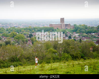 Der Mount, Guildford. 29. April 2017. Bewölkt und nebligen Bedingungen über den Home Counties heute Morgen. Der Blick vom Mount, North Downs Way, Guildford. Bildnachweis: James Jagger/Alamy Live News Stockfoto