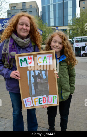 Bristol, UK. 29. April 2017. 1. große Demo von linken Aktivisten durchhalten Tories in der Stadt Bristol in Großbritannien. Organisiert von der Versammlung der Völker. Bildnachweis: Robert Timoney/Alamy Live-Nachrichten Stockfoto