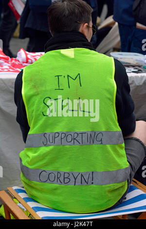 Bristol, UK. 29. April 2017. 1. große Demo von linken Aktivisten durchhalten Tories in der Stadt Bristol in Großbritannien. Organisiert von der Versammlung der Völker. Bildnachweis: Robert Timoney/Alamy Live-Nachrichten Stockfoto