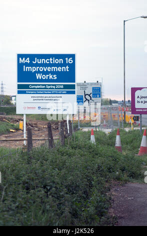 Swindon, Wiltshire, UK. 29. April 201 Arbeitsbeginn auf der M4 Junction 16 Verbesserung in Swindon, Wiltshire Credit arbeitet: Urbanbuzz/Alamy Live-Nachrichten Stockfoto