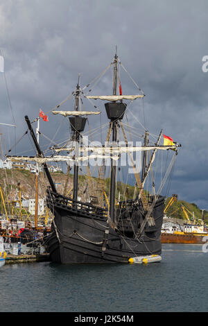 Brixham, Devon, 29. Apr 17 historischen Neo Victoria, Ferdinand Magellan Schiff, das den Globus im Jahre 1522 auf 8. Brixham Pirate Festival.The Festival umrundet läuft bis Bank Holiday Montag. Bildnachweis: Süd-West Fotos / Alamy Live News. Stockfoto