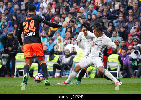 Madrid, Spanien. 29. April 2017. Carlos Enrique Casemiro (14) Real Madrid Spieler. La Liga zwischen Real Madrid Vs Valencia CF im Santiago Bernabeu Stadion in Madrid, Spanien, 29. April 2017. Bildnachweis: Gtres Información Más lokalen auf line,S.L./Alamy Live News Stockfoto