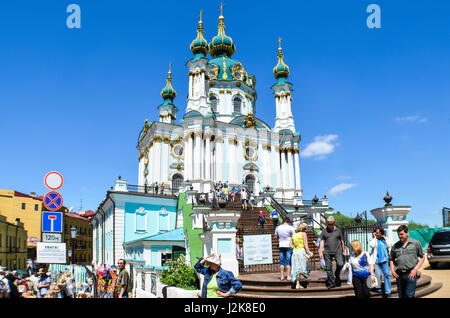 Kiew, Ukraine - 25. Mai 2013: Ansicht der St. Andrew's Kirche auf einem Hügel namens Andriyivskyy Abstammung Stockfoto