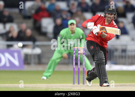 Die Leicestershire Cameron Delport trifft gegen Lancashire, während die Royal London ein Tag Cup-Spiel im Old Trafford, Manchester. Stockfoto