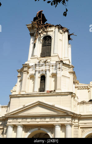 Eine Kirche in Santiago de Chile während Chiles 8,8-Erdbeben am 27. Februar 2010 beschädigt Stockfoto