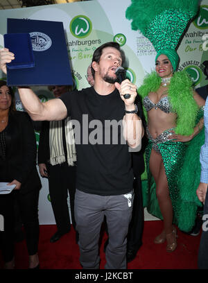 Eröffnung der Wahlburgers am großen Basar Geschäfte im Bally's Las Vegas mit: Mark Wahlberg wo: Las Vegas, Nevada, Vereinigte Staaten, wann: 28. März 2017 Stockfoto