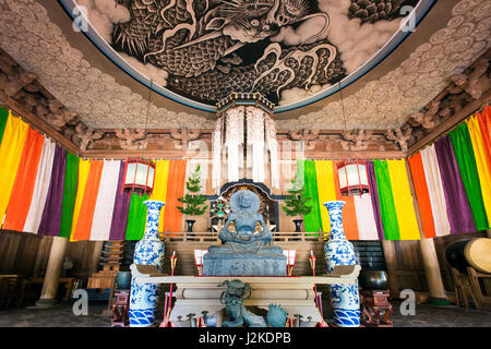 Die Statue des Buddha Fasten im Kencho-Ji-Tempel, Kamakura, Japan Stockfoto