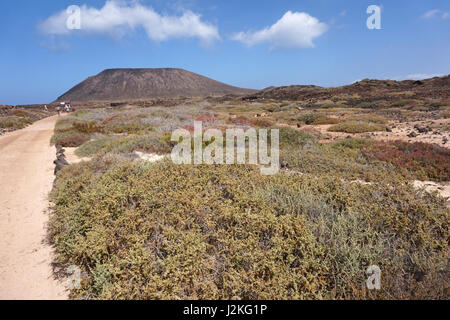 Der Vulkan Montaña La Caldera (der Kessel Berg) fordert die Isla de Lobos, Fuerteventura, Spanien Stockfoto