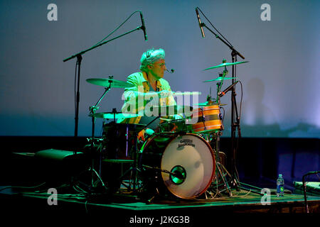 Nitty Gritty Dirt Band führen Sie auf der Bühne am Parker Playhouse in Fort Lauderdale, Florida.  Mitwirkende: Jimmie Fadden Where: Fort Lauderdale, Florida, Vereinigte Staaten, wann: 28. März 2017 Kredit: JLN Photography/WENN.com Stockfoto