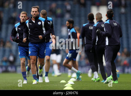 Leicester City Daniel Drinkwater (links) während das Warm up für die Premier League match bei The Hawthorns, West Bromwich. Stockfoto