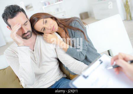 paar Umfrage ausfüllen Stockfoto