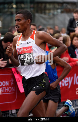 Tesfaye Abera lief 2017 beim London Marathon Stockfoto