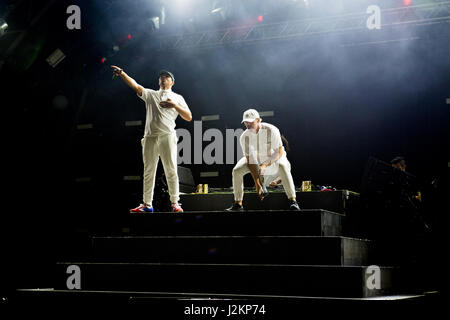 Robin Hill Country Park, Isle Of Wight, Großbritannien. 9. September 2016. Major Lazer und Diplo führen ihre Schlagzeile auf der Hauptbühne beim Bestival Musik Festival 2016 festgelegt. © Will Bailey / Alamy Stockfoto