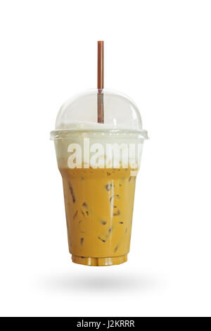 Iced coffee or caffe latte with milk foam in takeaway cup. Einschließlich der Clipping-Pfad. Stockfoto