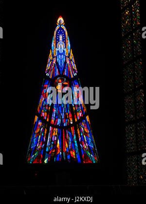 Glasfenster von Baccarat Claude Idoux Kirche Notre Dame de Royan, Royan, Frankreich, Europa. Stockfoto