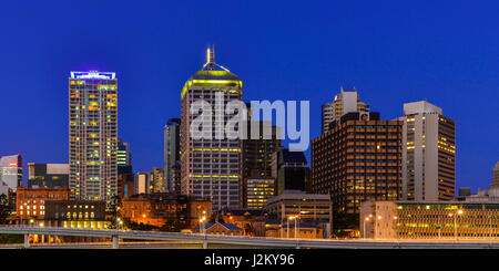 Brisbane CBD aus über den Fluss am Südufer, Queensland, Australien. Stockfoto