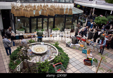 Blick auf Vinyl-Schallplatten, CD und LP Basar im Belgrad Design district Stockfoto