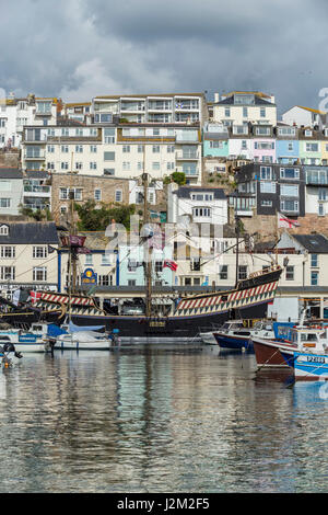 Die Golden Hind vertäut im Hafen von Brixham, South Devon, UK. Stockfoto